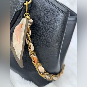 Elegant Silk Scarf Braided Brass Chain Bow – A Chic Purse Decoration Accessory